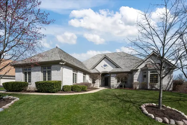 5399 S Pointe Court, Long Grove, IL 60047