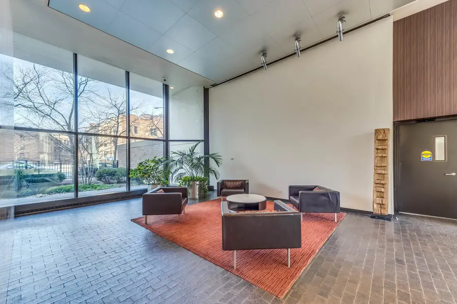 1560 N Sandburg Terrace N #4009J, Chicago, IL 60610 - #3