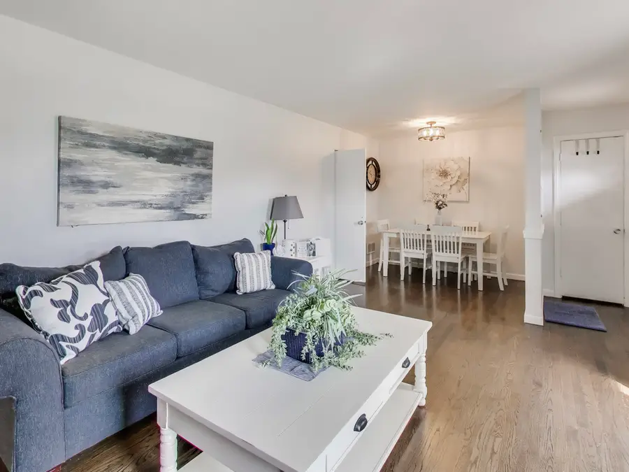 8124 W Courtland Avenue W, Harwood Heights, IL 60706 - #3