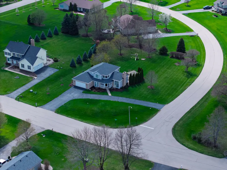 613 Silver Glen Road, McHenry, IL 60050 - #2