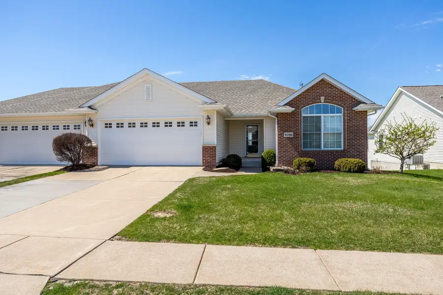 5706 Castlewood Drive, Bettendorf, IA 52722 - #2