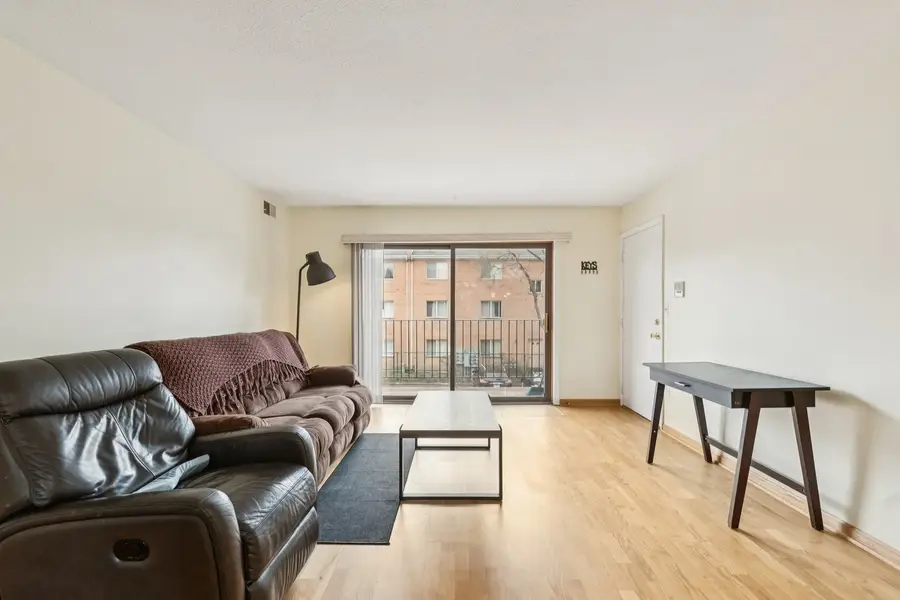 702 Cobblestone Circle #D, Glenview, IL 60025 - #2