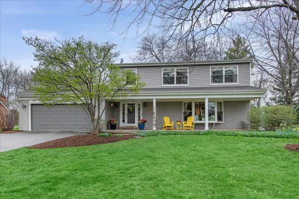 330 S Valley Road, Barrington, IL 60010