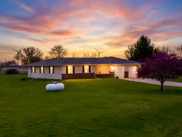 13015 E 2200 N Road, Hudson, IL 61748