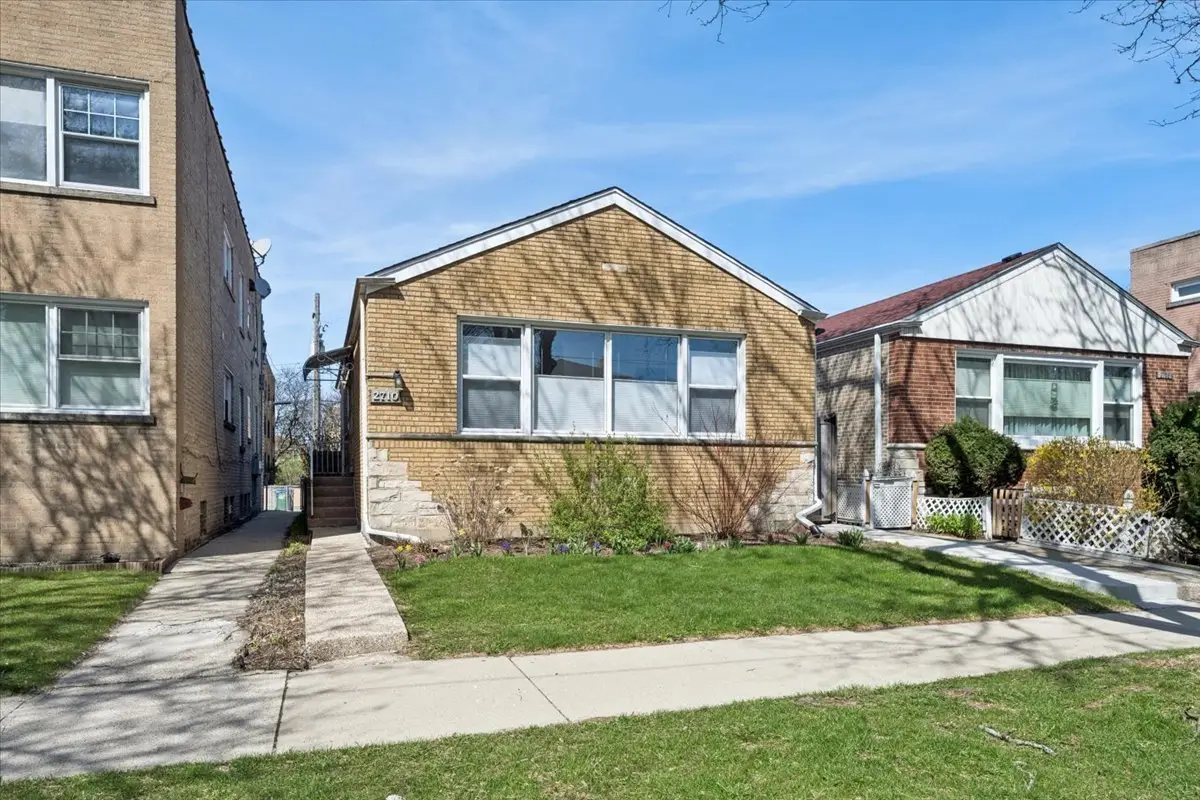2710 W Berwyn Avenue, Chicago, IL 60625 - #1
