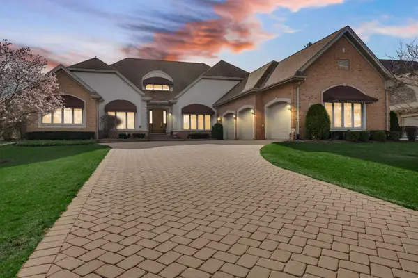 61 Overlook Drive, Golf, IL 60029