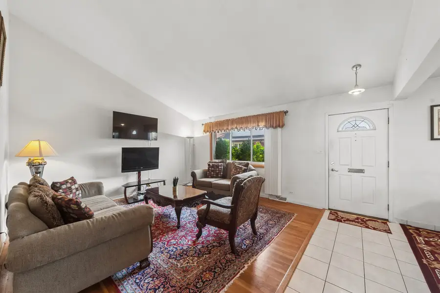 9481 Park Lane, Des Plaines, IL 60016 - #3