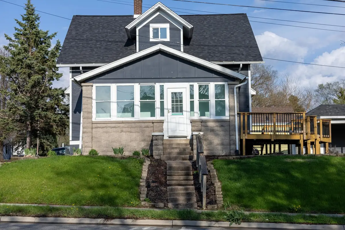 1527 N Division Street, Davenport, IA 52804 - #1