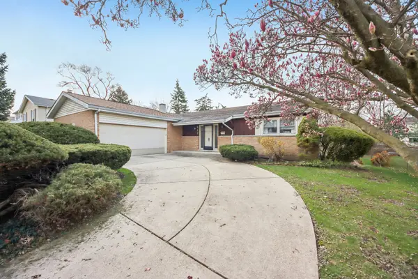 817 Belair Drive, Darien, IL 60561