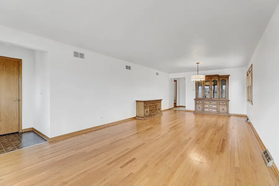 8506 N Greenwood Avenue, Niles, IL 60714 - #3