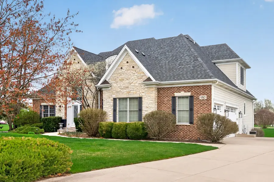 910 Freedom Circle, Sycamore, IL 60178 - #2