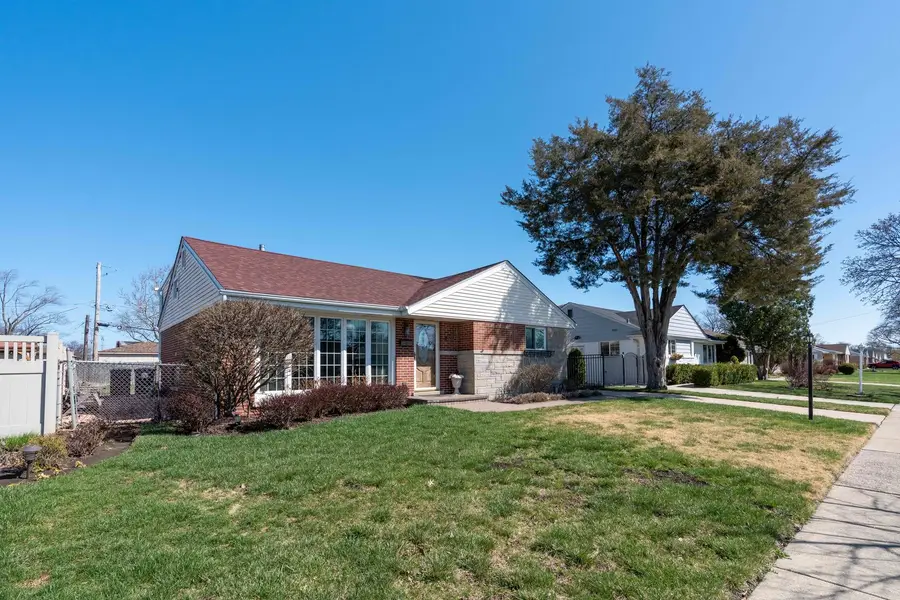 7528 Churchill Street, Morton Grove, IL 60053 - #2