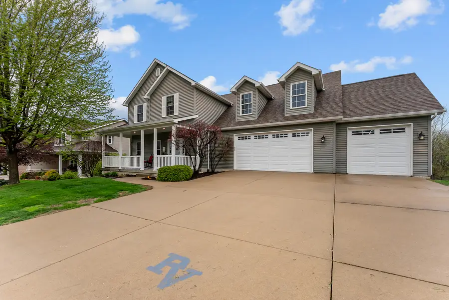 431 N 8th Street, Le Claire, IA 52753 - #2