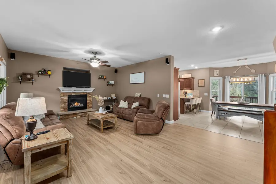 431 N 8th Street, Le Claire, IA 52753 - #3