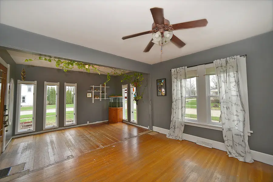 210 6th Street, Mendota, IL 61342 - #3