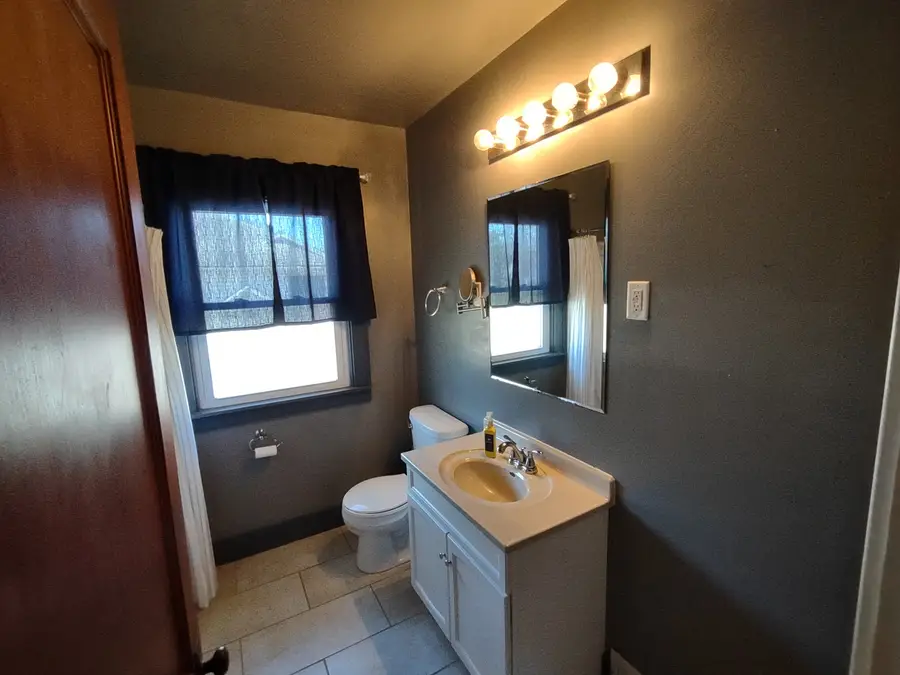 912 Douglas Street, Morris, IL 60450 - #3