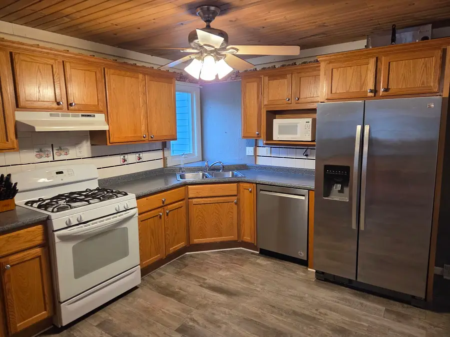 201 E Cleveland Street, Heyworth, IL 61745 - #3