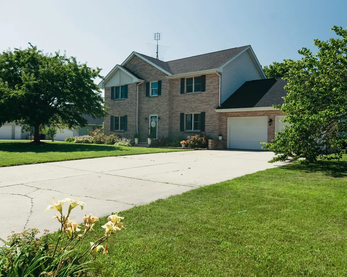 45 Oak Ridge Drive, Utica, IL 61301 - #1