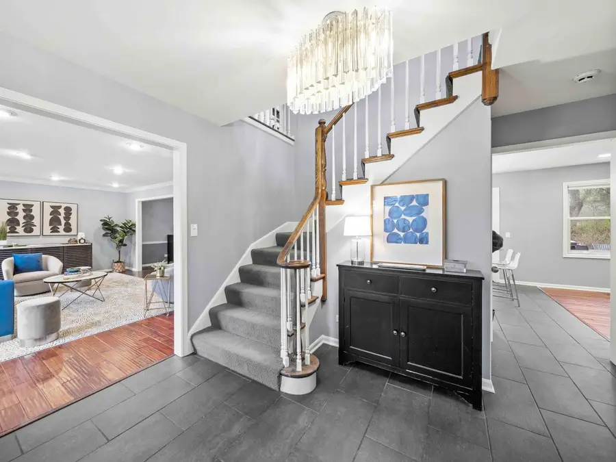 2409 The Strand, Northbrook, IL 60062 - #2