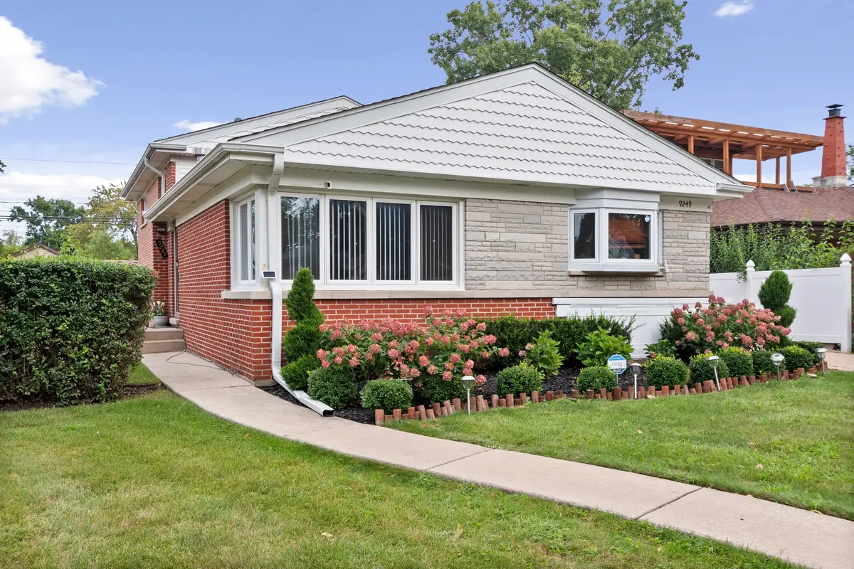 9249 Kildare Avenue, Skokie, IL 60077 - #1