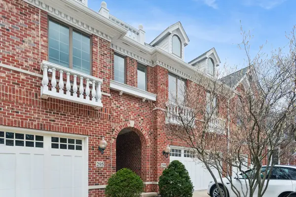 299 Arbor Glen Boulevard, Schaumburg, IL 60195