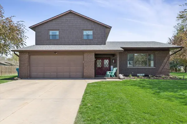 220 10th Circle, De Witt, IA 52742