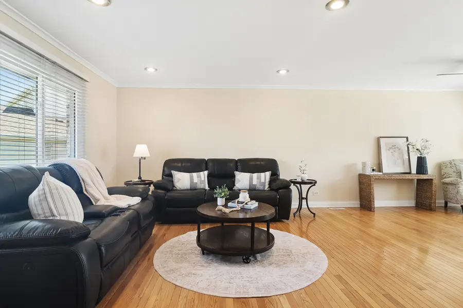 958 Chaucer Way, Buffalo Grove, IL 60089 - #3