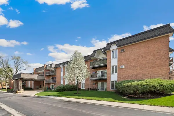 4250 Saratoga Avenue #L214, Downers Grove, IL 60515