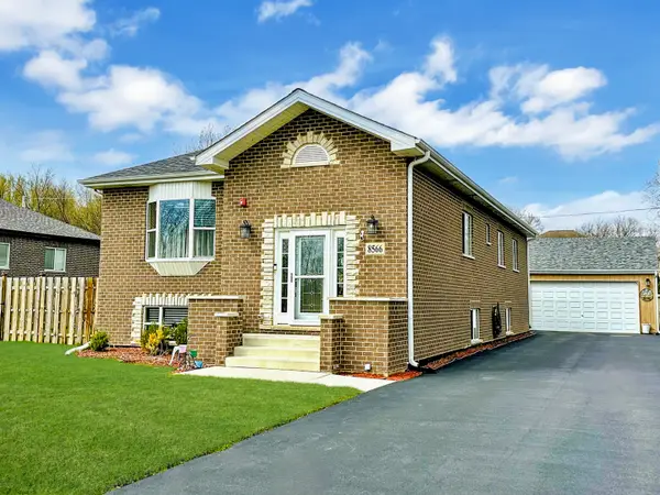 8566 S 83rd Avenue, Hickory Hills, IL 60457