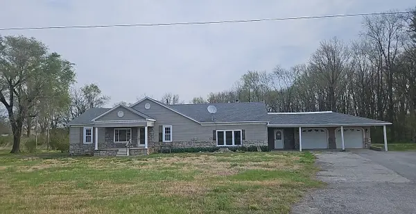 1208 E Randolph Street, Mcleansboro, IL 62859