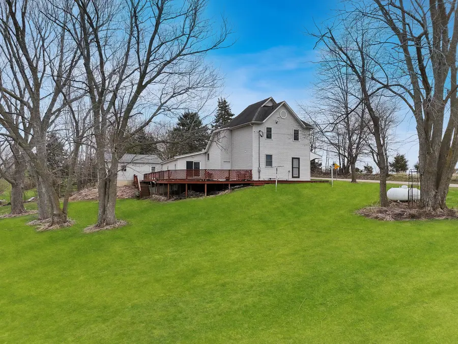 2472 W Red Oak Road, Freeport, IL 61032 - #3