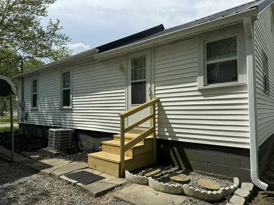 1304 W Benton Street, McLeansboro, IL 62859 - #3