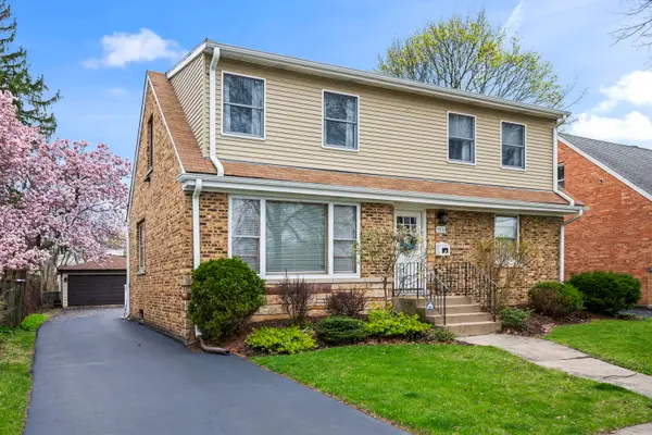 914 N Kennicott Avenue, Arlington Heights, IL 60004