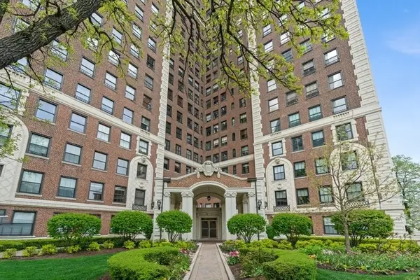 5555 S Everett Avenue #E10, Chicago, IL 60637