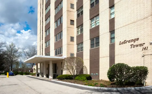 141 N La Grange Road #306, La Grange, IL 60525