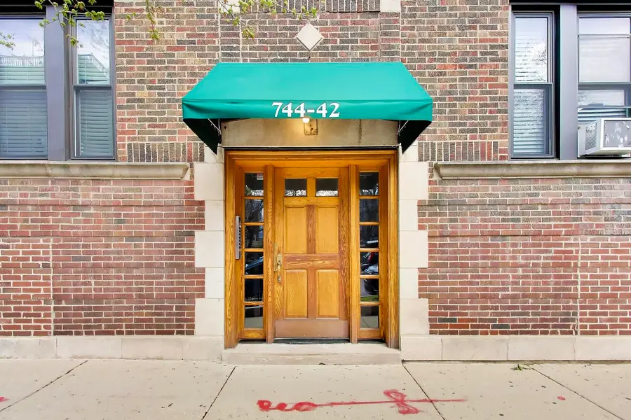 742 W Wrightwood Avenue #3, Chicago, IL 60614 - #2