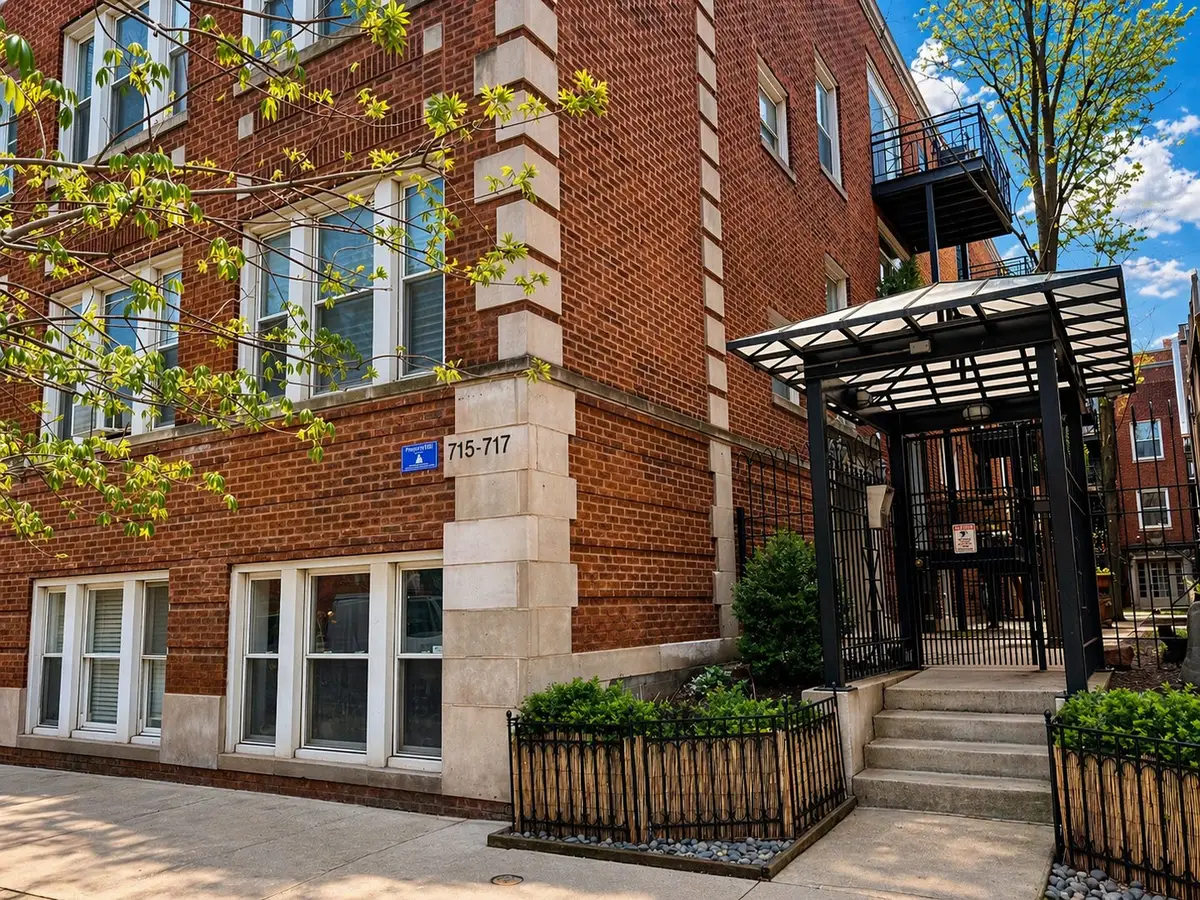 717 W Barry Avenue #3B, Chicago, IL 60657 - #1