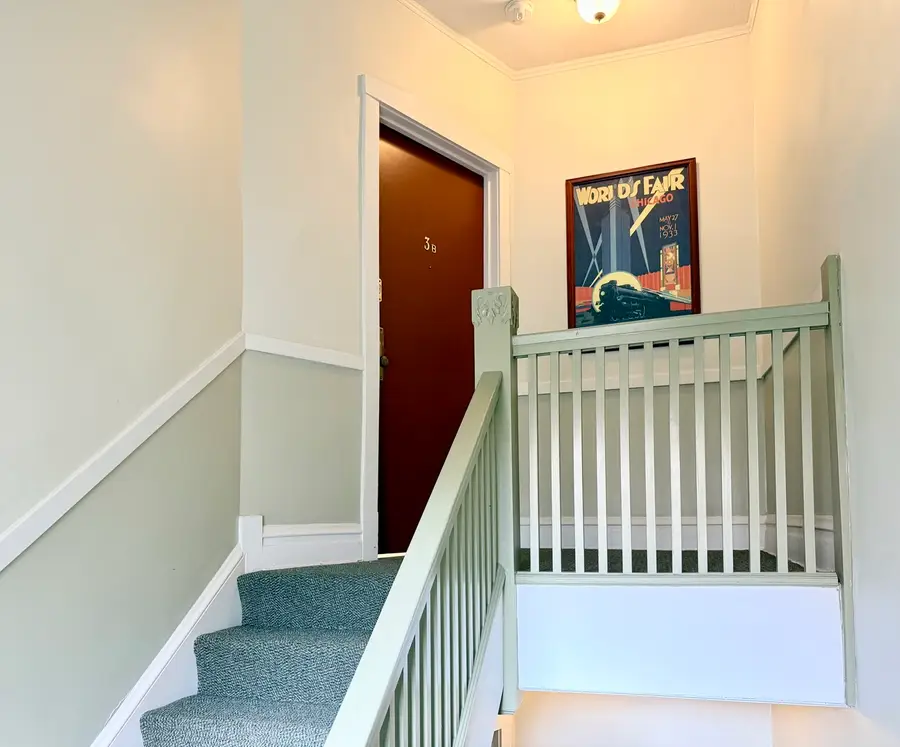 717 W Barry Avenue #3B, Chicago, IL 60657 - #2