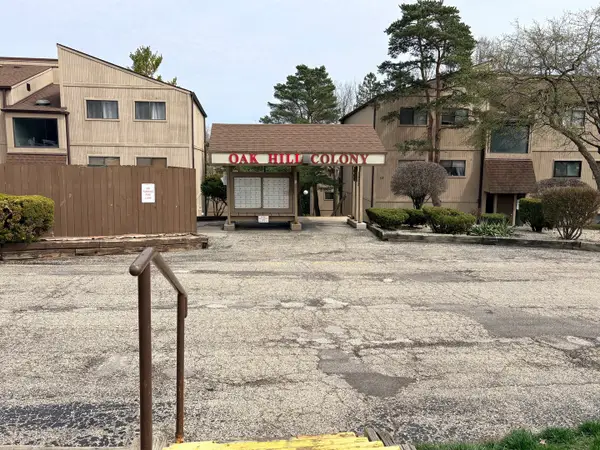 52 Oak Hill Colony #5, Fox Lake, IL 60020