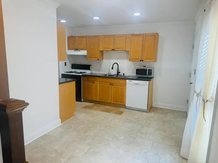 2454 Devonshire Court, Aurora, IL 60502 - #3