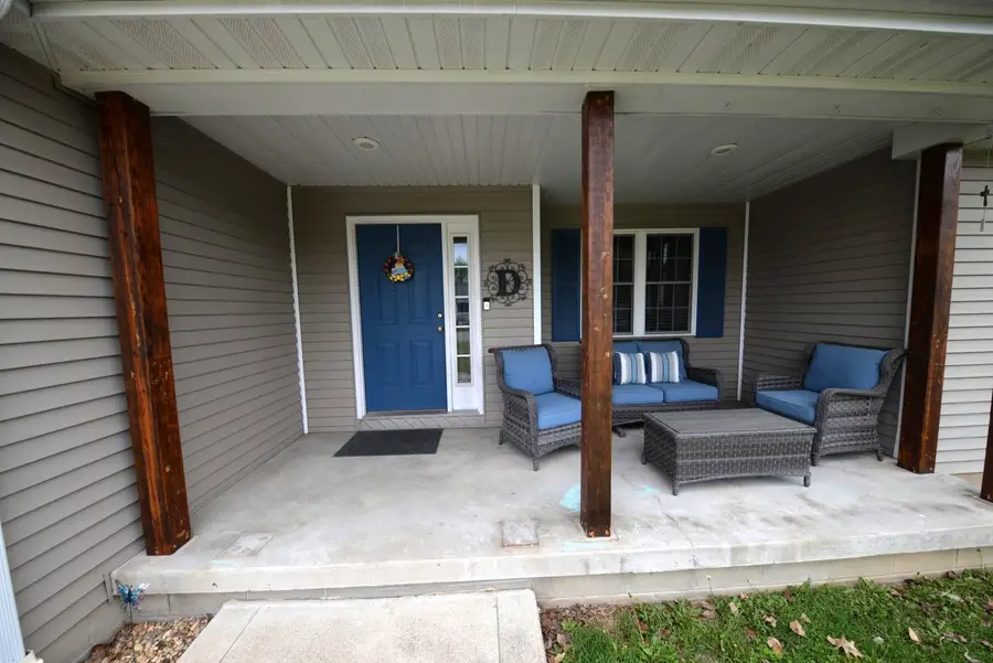 401 E Beacon Court, Mount Vernon, IL 62864 - #2