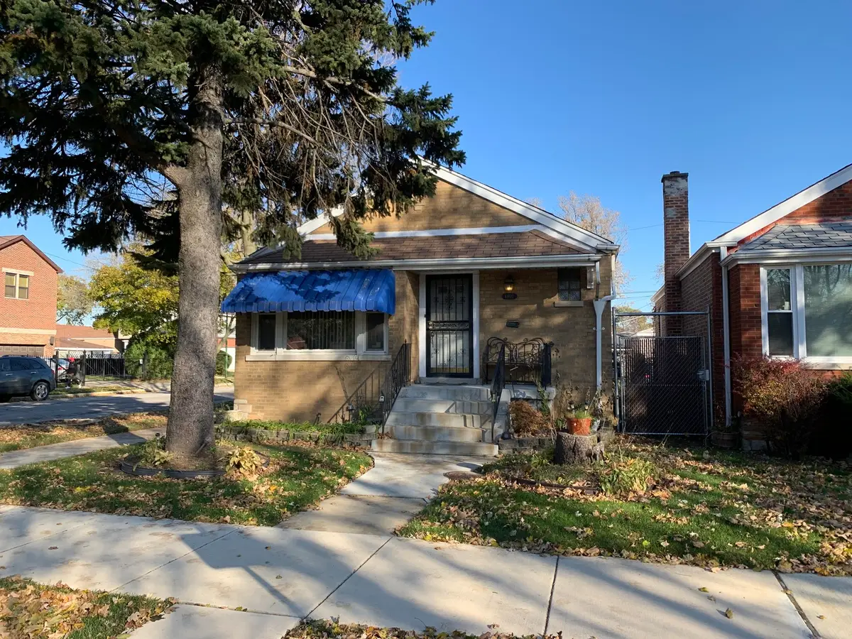 8901 S East End Avenue, Chicago, IL 60617 - #1