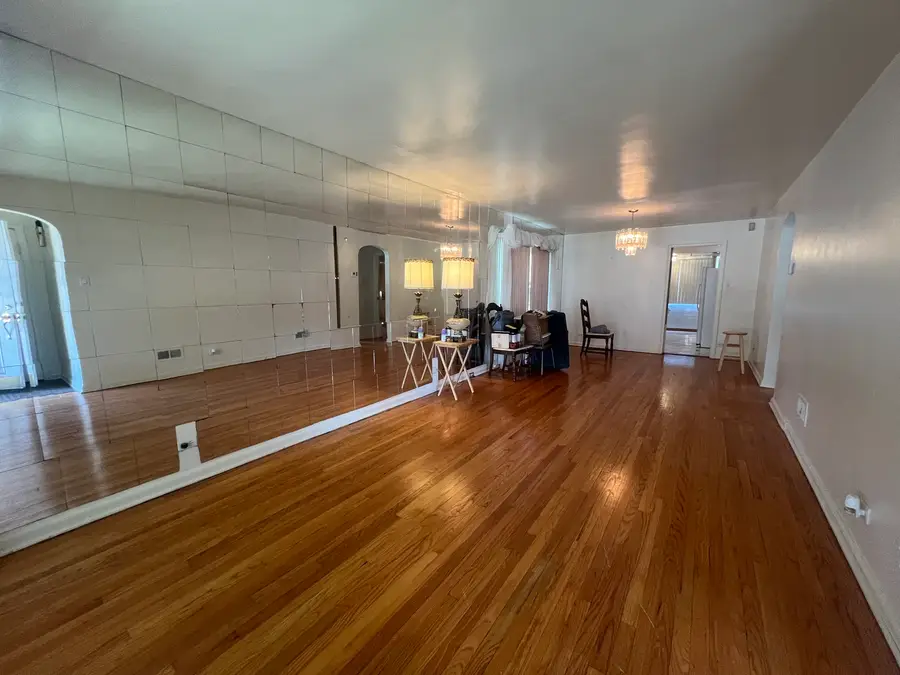 8901 S East End Avenue, Chicago, IL 60617 - #3