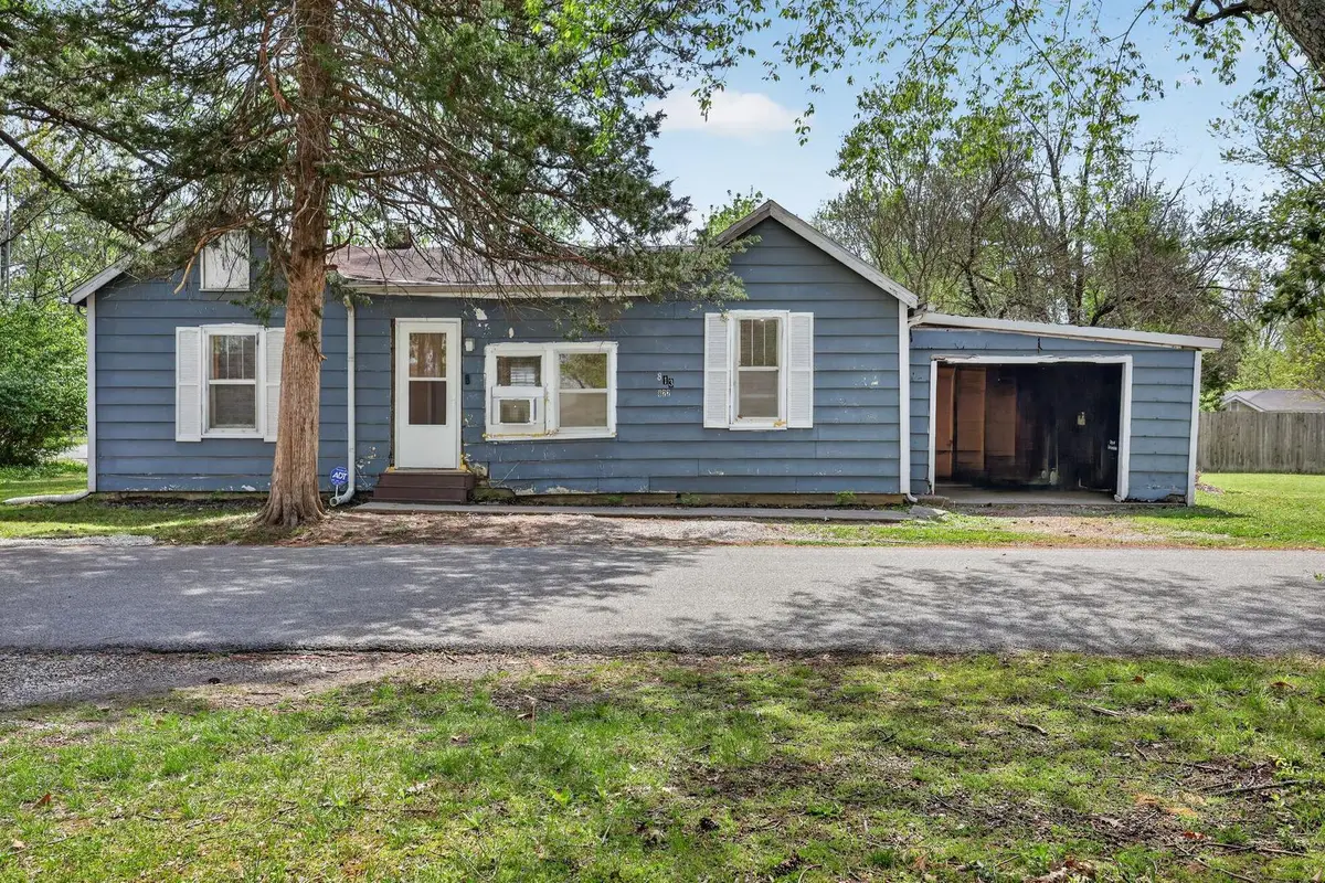 822 W Kennicott Street, Carbondale, IL 62901 - #1