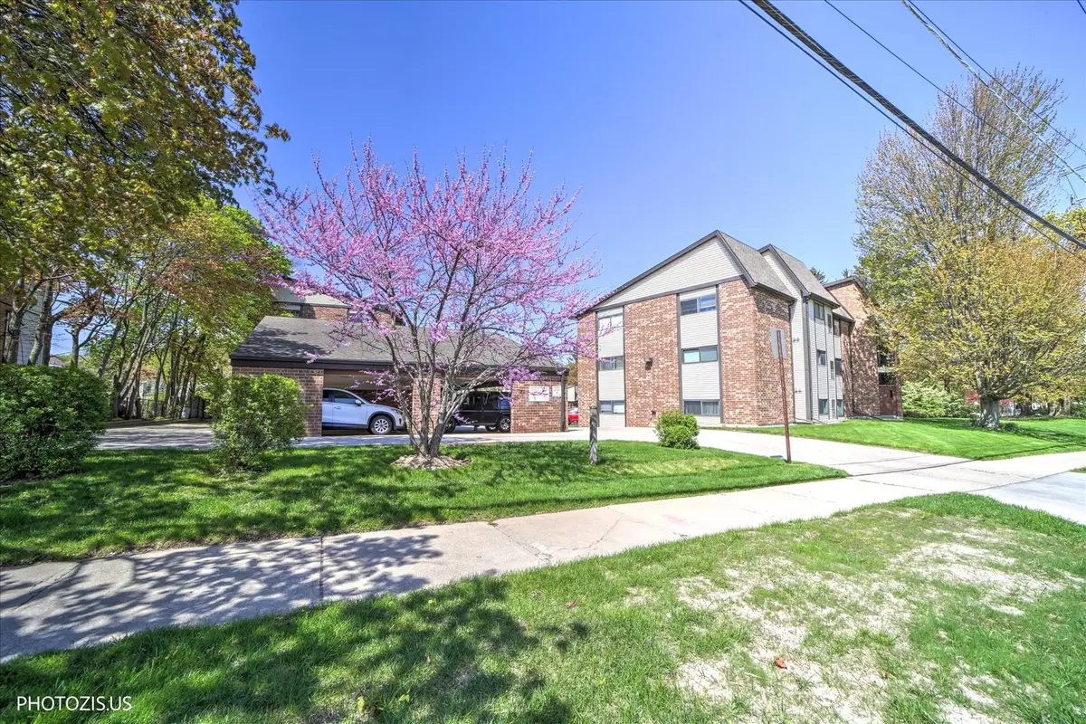 550 Vine Avenue #104, Highland Park, IL 60035 - #1