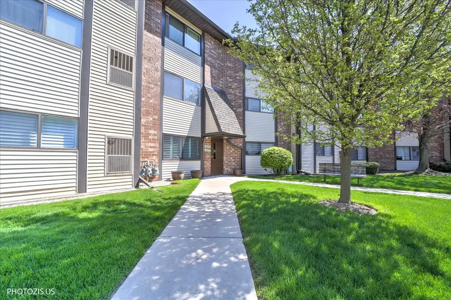 550 Vine Avenue #104, Highland Park, IL 60035 - #2