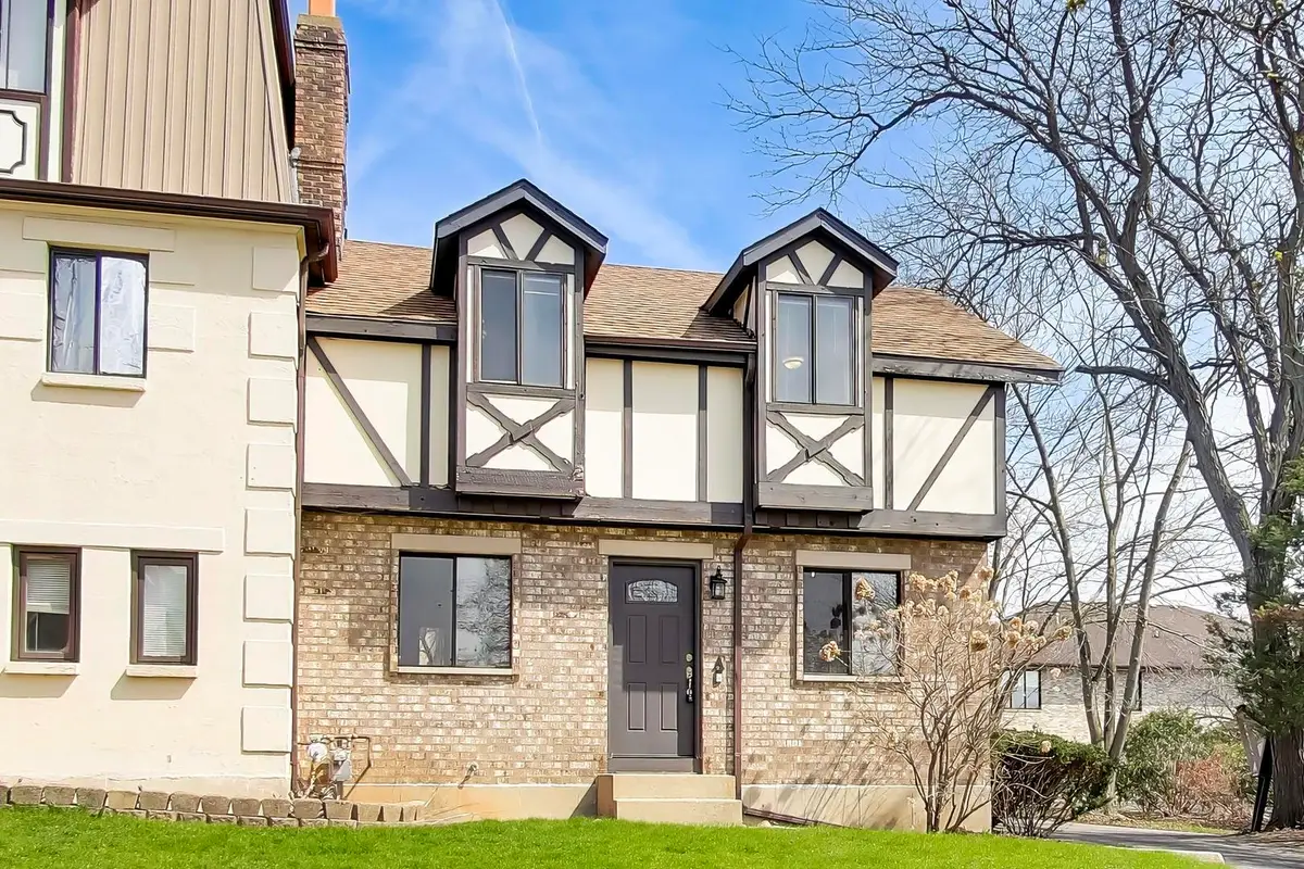 828 Village Quarter Road #A, West Dundee, IL 60118 - #1