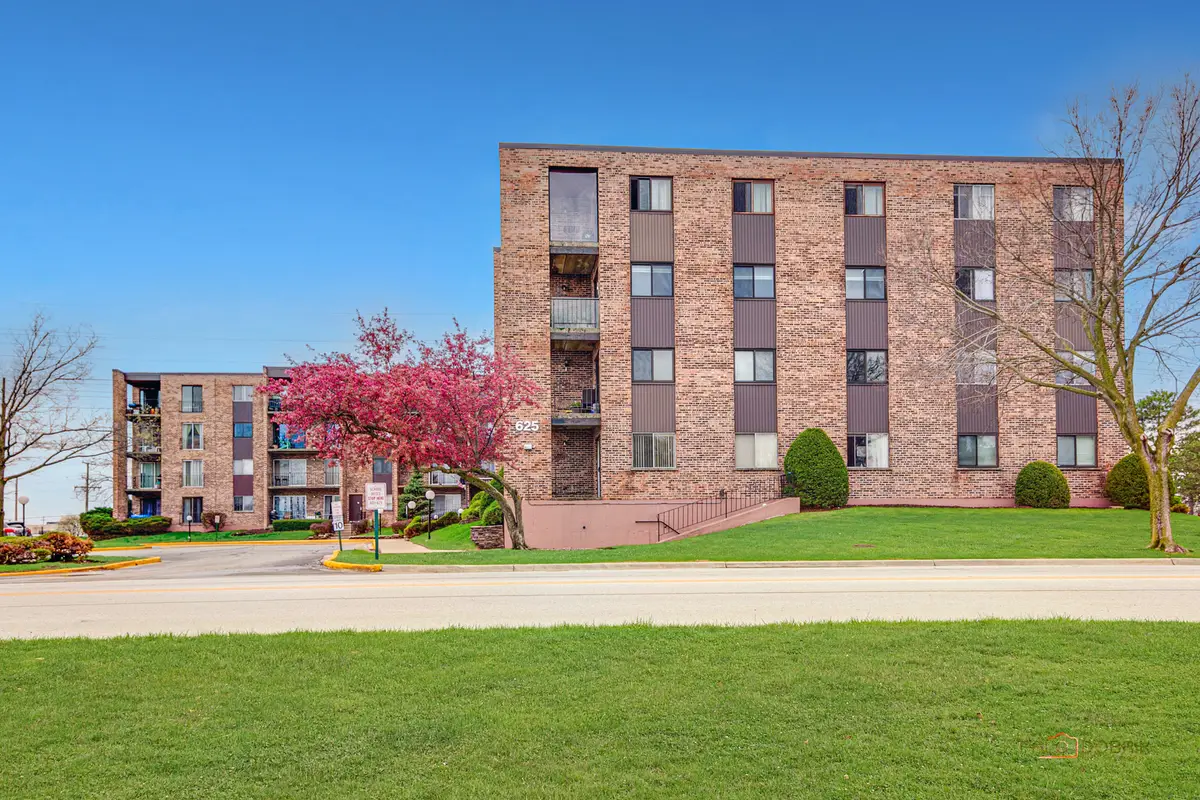 625 W Huntington Commons Road #208, Mount Prospect, IL 60056 - #1
