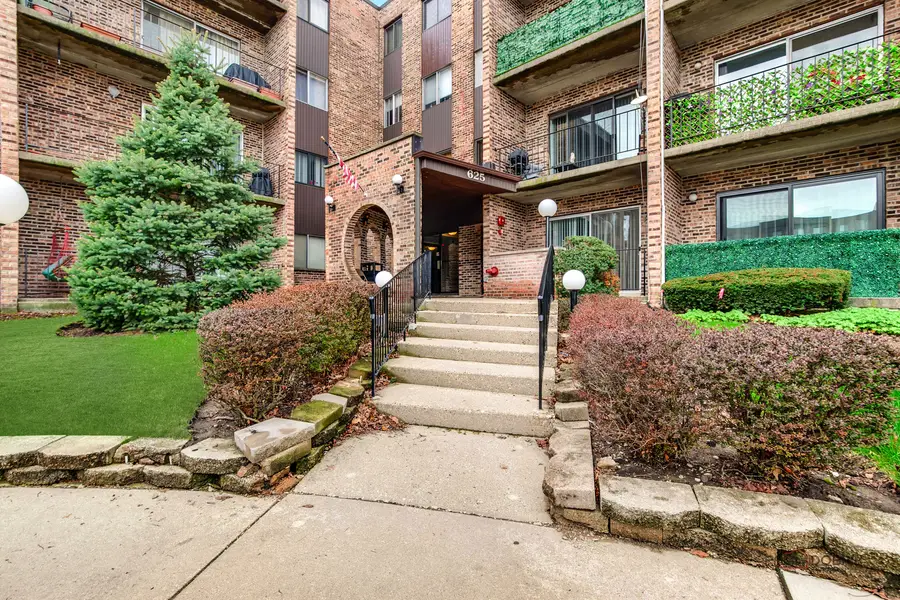 625 W Huntington Commons Road #208, Mount Prospect, IL 60056 - #3