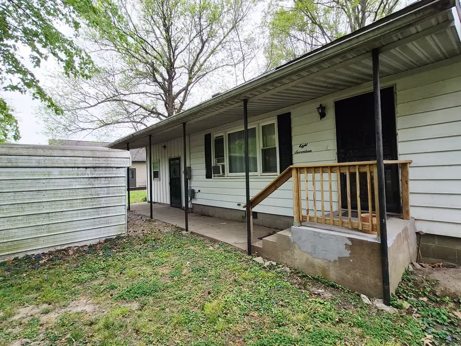 817 S 3rd Street, Herrin, IL 62948 - #2